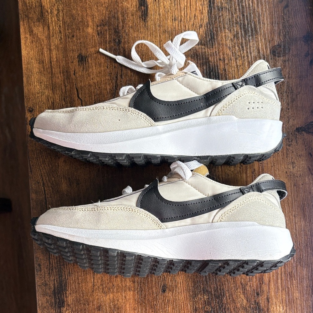 Nike Beige and Black Sneakers - Picture 3 of 7